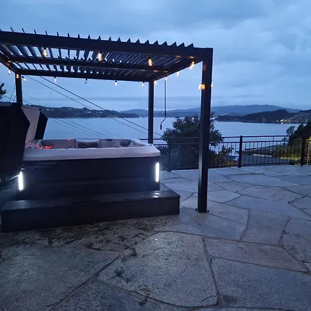 Beautiful With Sea View, 10 Min From Center